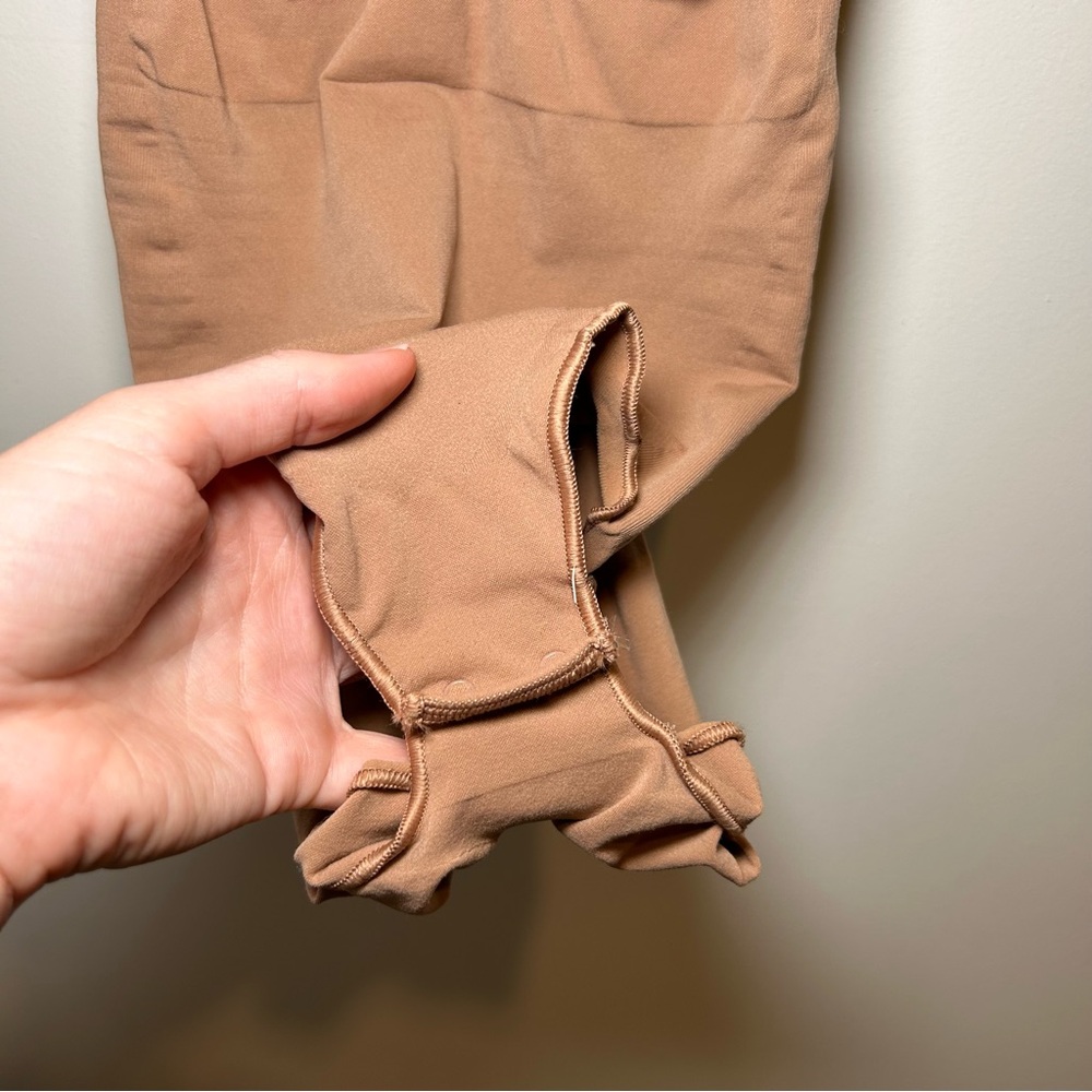 Skims Seamless Sculpt Brief Bodysuit Tan Size Small/Medium - Picture 2 of 5